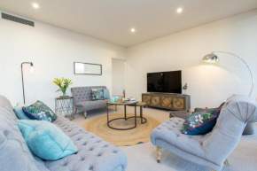 Luxury Four Bedroom Apartment, Wagga Wagga